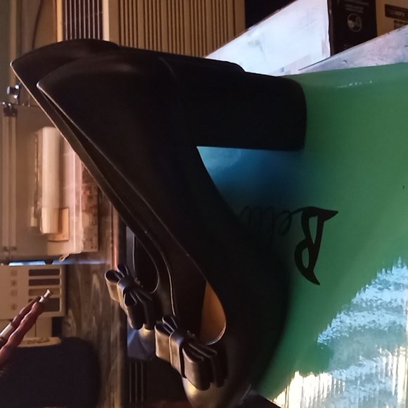 shoes - Picture 3 of 3